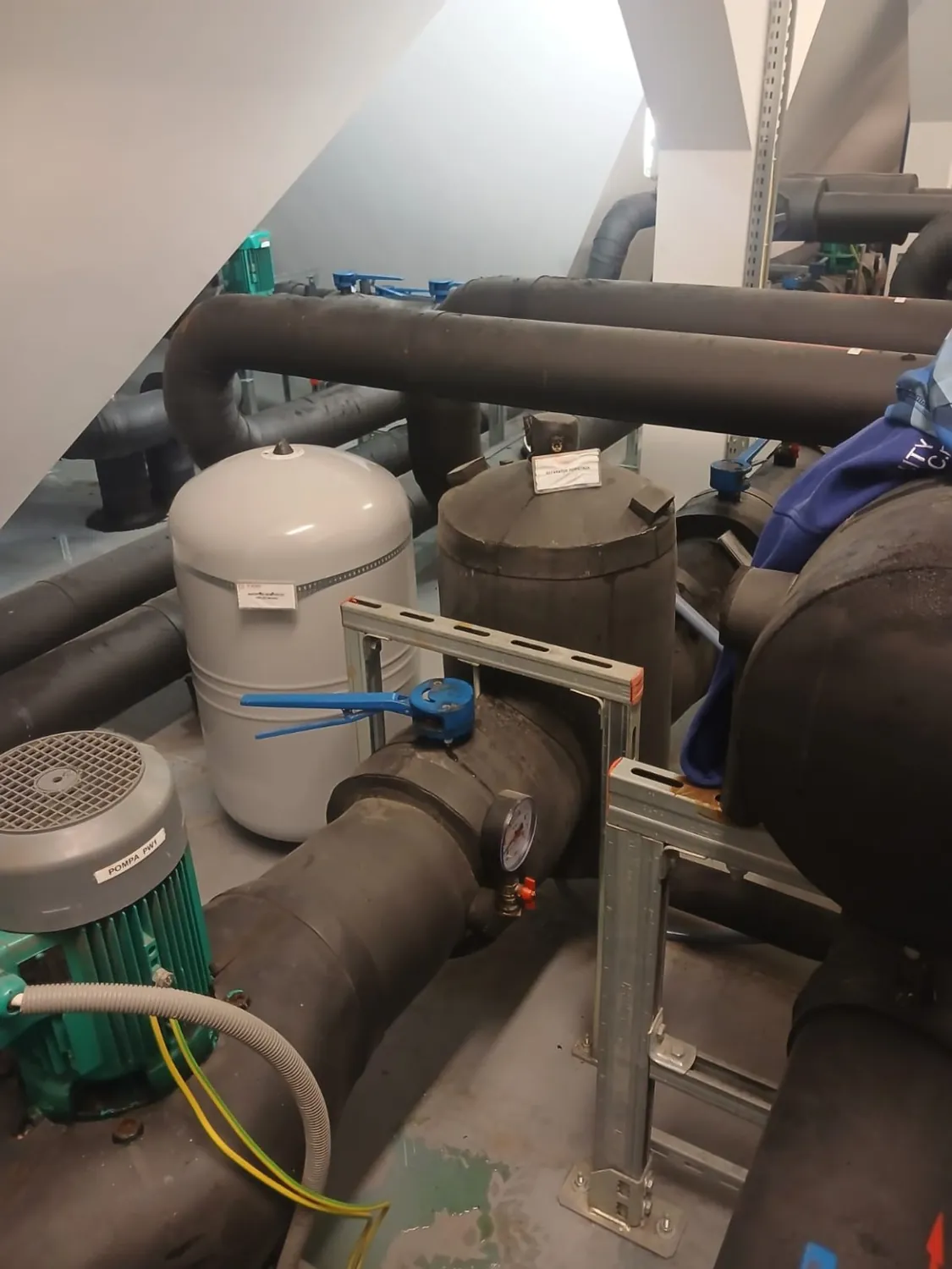 Instalacje i rurociągi w maszynowni obiektu
